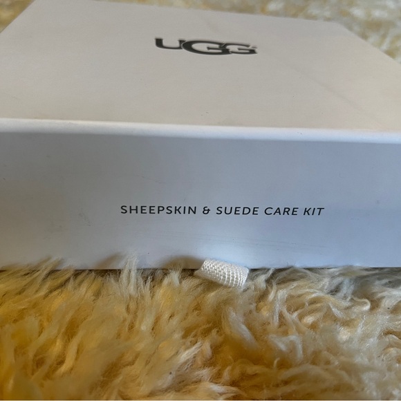 Ugh Sheepskin & Suede Care Kit Unused - Picture 3 of 4